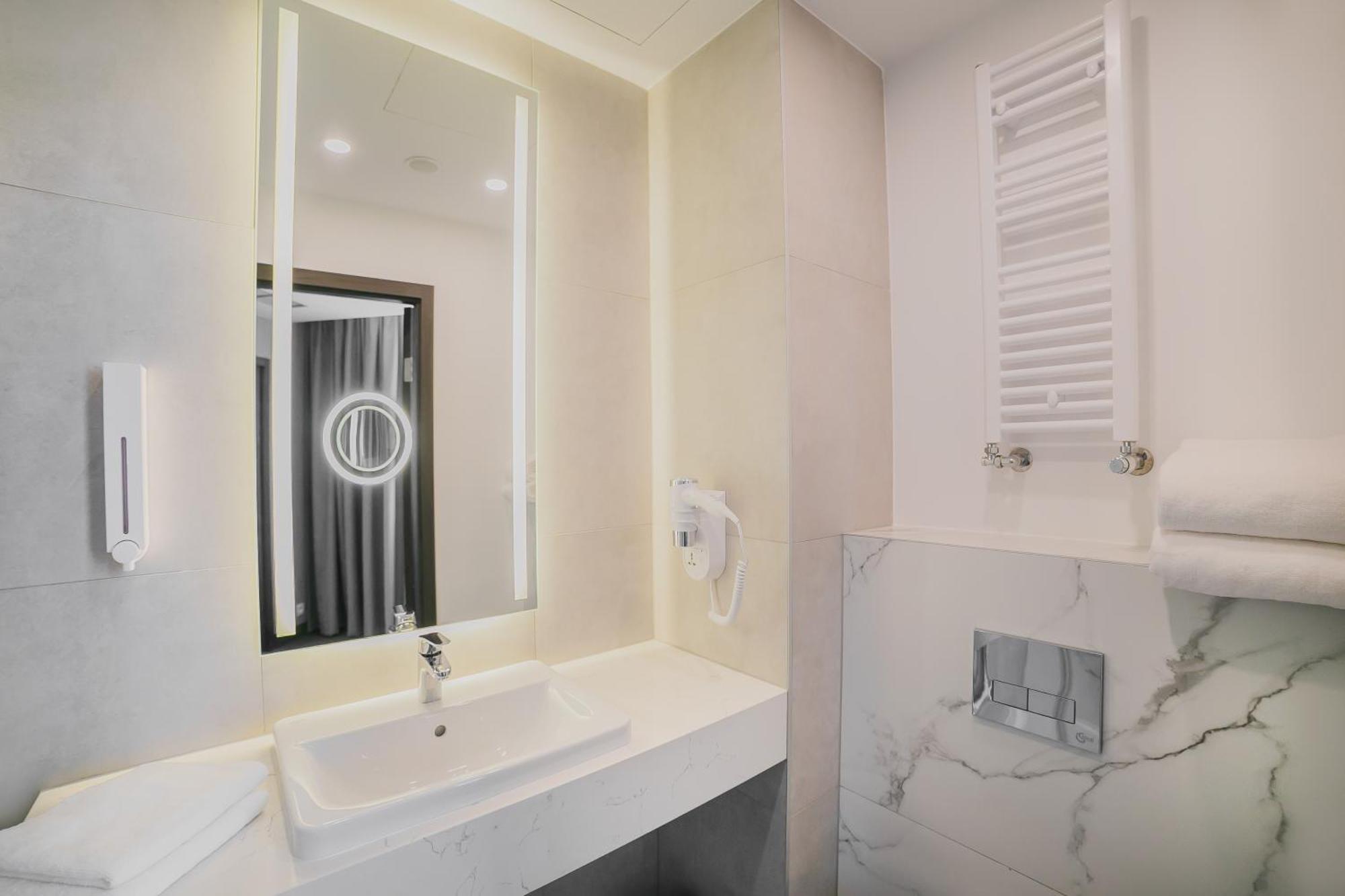 B&B Hotel Warsaw East Eksteriør billede